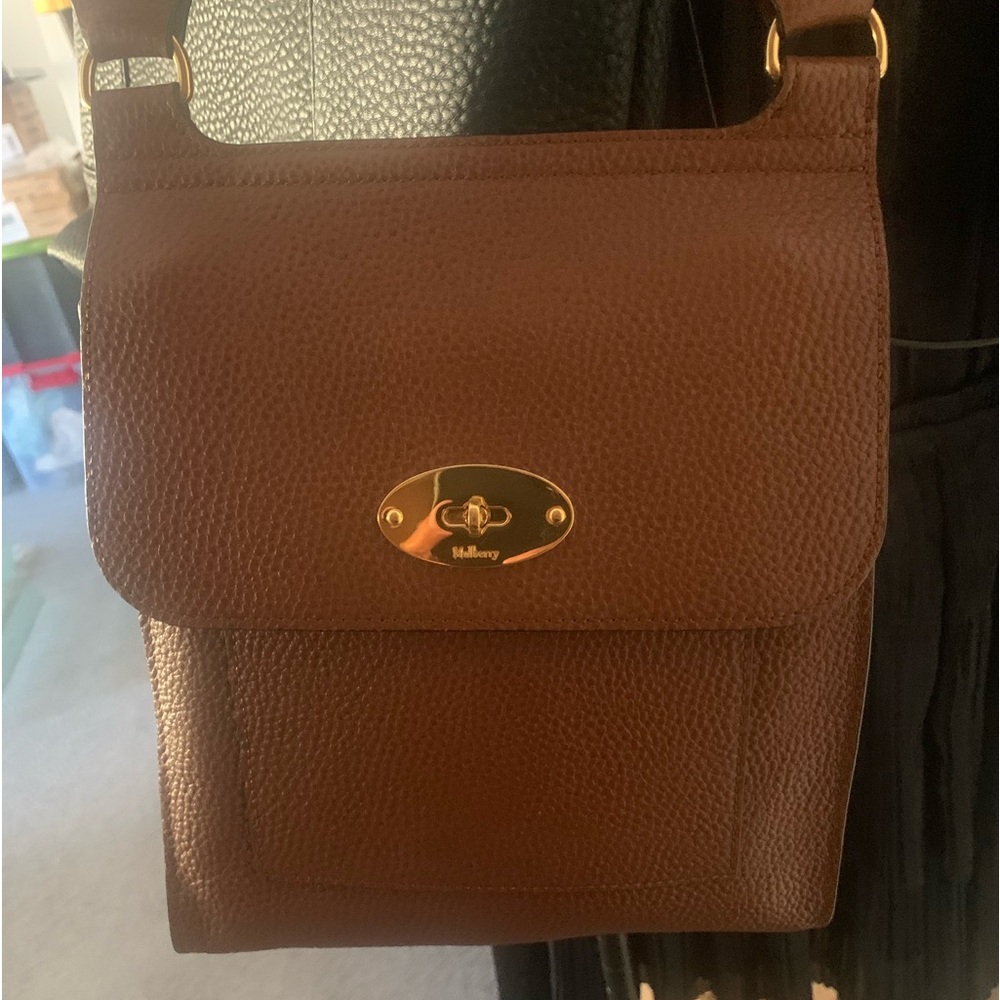Gorgeous Mulberry Postal type style bag Color Oak brown Brand new authentic orig